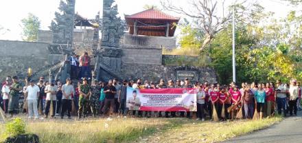 Gotong-Royong Desa Selat Menyambut Bulan Bung Karno